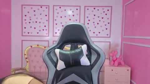 Snapshot of stephania_t chatting on 09/29/25, 11:37 Stephania online show from 09/29/25, 11:37