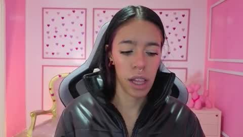 Snapshot of stephania_t chatting on 09/30/25, 11:37 Stephania online show from 09/30/25, 11:37