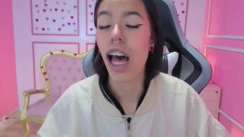 Snapshot of stephania_t chatting on 10/02/25, 11:39 Stephania online show from 10/02/25, 11:39