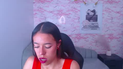 Snapshot of stephania_t chatting on 10/04/25, 02:53 Stephania online show from 10/04/25, 02:53