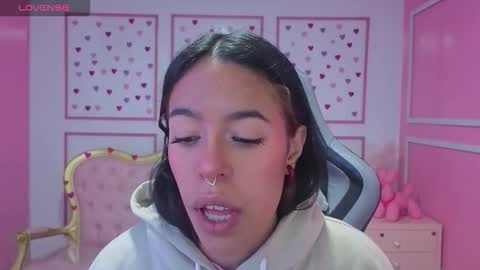 Snapshot of stephania_t chatting on 10/06/25, 11:29 Stephania online show from 10/06/25, 11:29