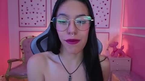 Snapshot of stephania_t chatting on 10/08/25, 12:36 Stephania online show from 10/08/25, 12:36