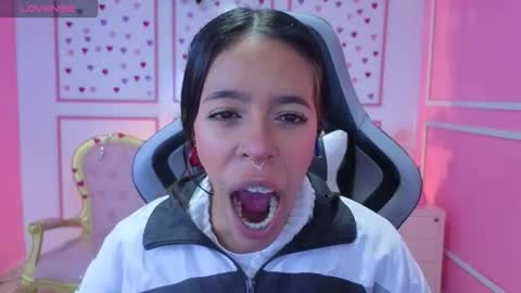 Snapshot of stephania_t chatting on 10/17/25, 11:46 Stephania online show from 10/17/25, 11:46