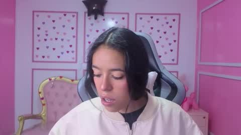 Snapshot of stephania_t chatting on 10/20/25, 12:16 Stephania online show from 10/20/25, 12:16