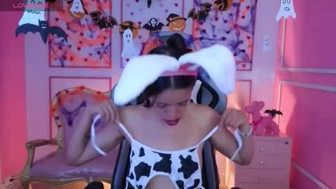 Snapshot of stephania_t chatting on 10/25/25, 12:23 Stephania online show from 10/25/25, 12:23