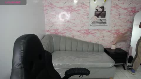 Snapshot of stephania_t chatting on 10/26/25, 12:44 Stephania online show from 10/26/25, 12:44