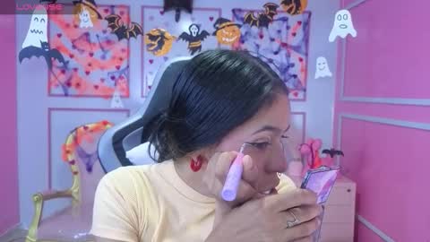 Snapshot of stephania_t chatting on 10/28/25, 11:47 Stephania online show from 10/28/25, 11:47