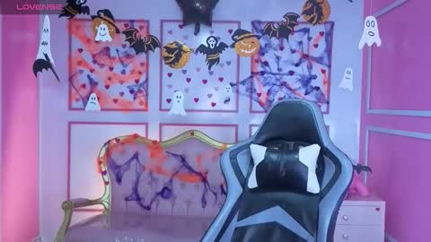 Snapshot of stephania_t chatting on 10/30/25, 11:44 Stephania online show from 10/30/25, 11:44