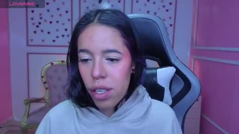 Snapshot of stephania_t chatting on 11/01/25, 12:40 Stephania online show from 11/01/25, 12:40