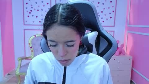 Snapshot of stephania_t chatting on 11/05/25, 12:27 Stephania online show from 11/05/25, 12:27