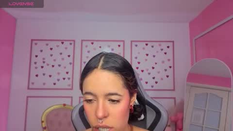 Stephania online show from 02/12/26, 12:00