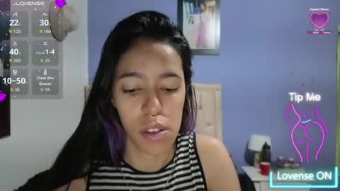 Snapshot of stephania_t chatting on 06/27/26, 01:28 Stephania online show from 06/27/26, 01:28