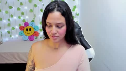 Snapshot of stephanie_ross_ chatting on 12/27/24, 08:28 Stephanie online show from 12/27/24, 08:28