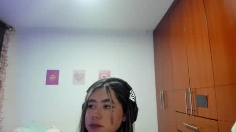 Stephanie  online show from 10/20/25, 04:02