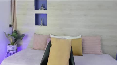 Snapshot of stephanni_ chatting on 09/19/25, 02:07 Nataly online show from 09/19/25, 02:07