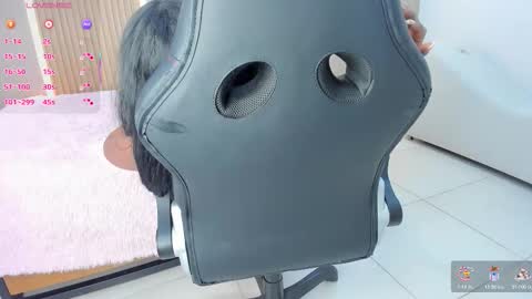 Stephany online show from 12/17/25, 04:40