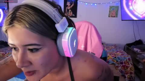 Snapshot of stephany_uwu chatting on 01/04/25, 12:59 Stephany independient model online show from 01/04/25, 12:59