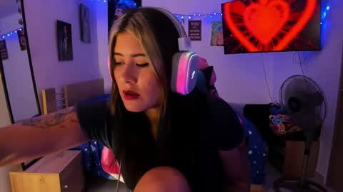 Snapshot of stephany_uwu chatting on 01/12/25, 03:39 Stephany independient model online show from 01/12/25, 03:39