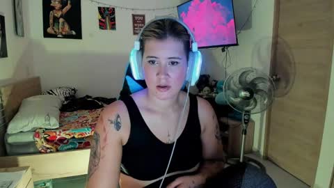 Snapshot of stephany_uwu chatting on 01/24/25, 03:54 Stephany independient model online show from 01/24/25, 03:54