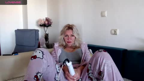 Snapshot of stephanydoll chatting on 01/19/26, 01:04 stefany online show from 01/19/26, 01:04