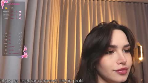 Snapshot of stephaweb chatting on 12/18/25, 08:26 Anna online show from 12/18/25, 08:26