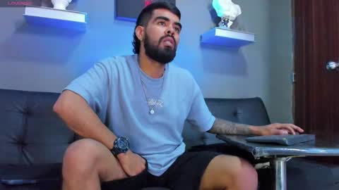    ................     online show from 11/11/25, 05:02