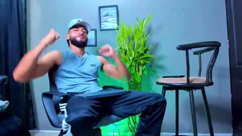 Snapshot of stev_velez chatting on 10/25/25, 02:24 Steve online show from 10/25/25, 02:24