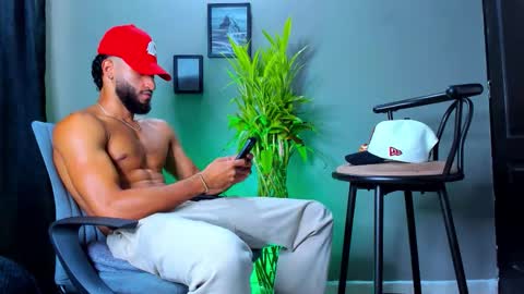 Snapshot of stev_velez chatting on 11/25/25, 01:44 Steve online show from 11/25/25, 01:44