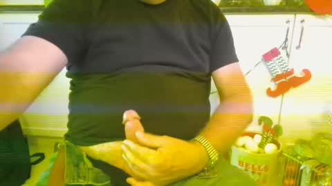 Snapshot of steve093066 chatting on 12/18/25, 07:53 Steve online show from 12/18/25, 07:53