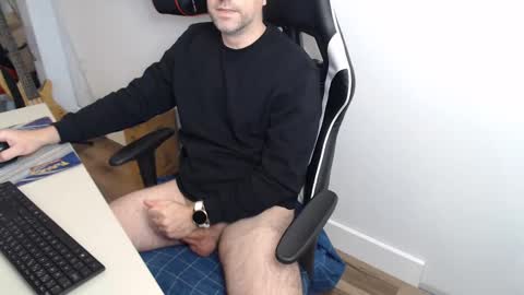 Snapshot of steve_oo8 chatting on 01/08/25, 05:15 steve_oo8 online show from 01/08/25, 05:15