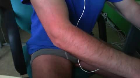 Snapshot of stevehornystud chatting on 05/09/26, 01:05 stevehornystud online show from 05/09/26, 01:05