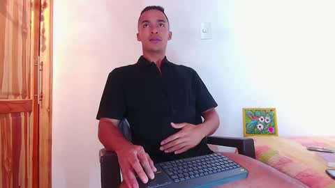 Snapshot of steven_modelo69 chatting on 02/02/25, 10:39 steven_modelo69 online show from 02/02/25, 10:39