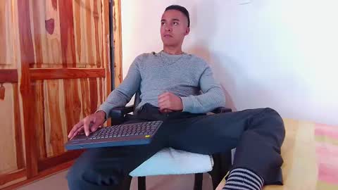 Snapshot of steven_modelo69 chatting on 02/17/25, 02:53 steven_modelo69 online show from 02/17/25, 02:53