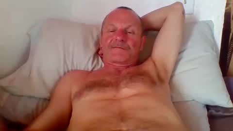 Snapshot of steviehard7 chatting on 10/21/25, 10:21 steviehard7 online show from 10/21/25, 10:21