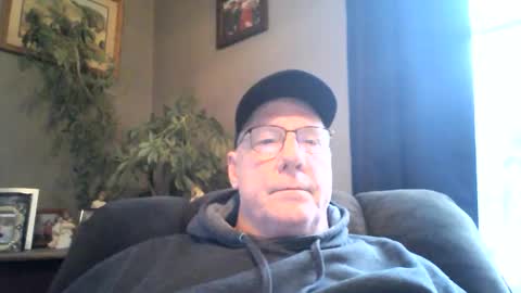 Snapshot of stew1014 chatting on 12/20/24, 03:00 bobby online show from 12/20/24, 03:00
