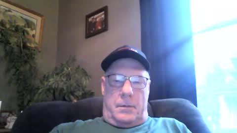 Snapshot of stew1014 chatting on 12/27/24, 02:22 bobby online show from 12/27/24, 02:22