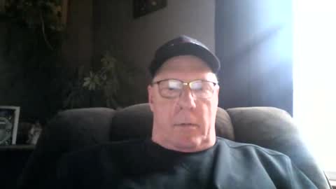 Snapshot of stew1014 chatting on 12/27/24, 05:48 bobby online show from 12/27/24, 05:48