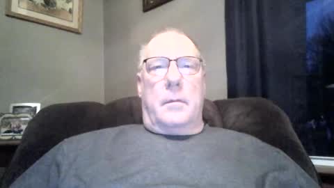 Snapshot of stew1014 chatting on 01/02/25, 01:08 bobby online show from 01/02/25, 01:08
