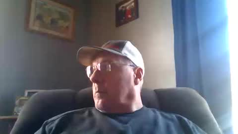 Snapshot of stew1014 chatting on 01/09/25, 05:11 bobby online show from 01/09/25, 05:11