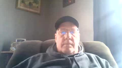 Snapshot of stew1014 chatting on 01/10/25, 05:02 bobby online show from 01/10/25, 05:02