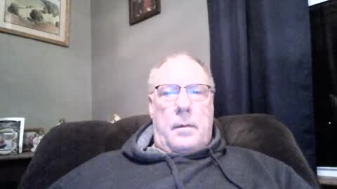 Snapshot of stew1014 chatting on 01/19/25, 12:28 bobby online show from 01/19/25, 12:28