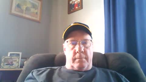Snapshot of stew1014 chatting on 02/13/25, 06:27 bobby online show from 02/13/25, 06:27