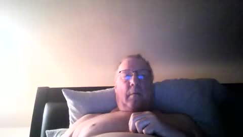 Snapshot of stew1014 chatting on 02/14/25, 10:49 bobby online show from 02/14/25, 10:49