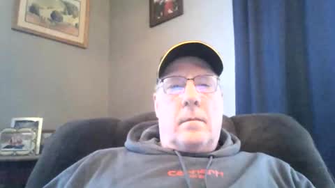 Snapshot of stew1014 chatting on 02/14/25, 01:51 bobby online show from 02/14/25, 01:51