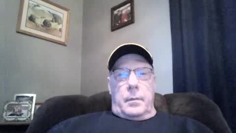 Snapshot of stew1014 chatting on 02/21/25, 12:50 bobby online show from 02/21/25, 12:50