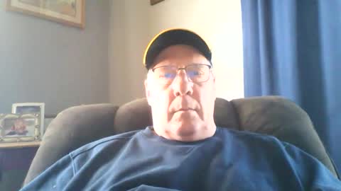 Snapshot of stew1014 chatting on 02/21/25, 03:54 bobby online show from 02/21/25, 03:54