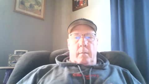 Snapshot of stew1014 chatting on 02/25/25, 02:11 bobby online show from 02/25/25, 02:11