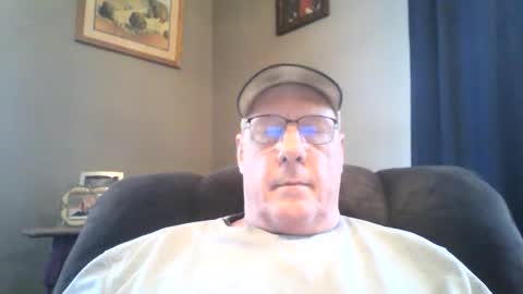 Snapshot of stew1014 chatting on 02/26/25, 02:36 bobby online show from 02/26/25, 02:36