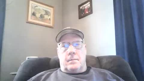 Snapshot of stew1014 chatting on 09/25/25, 03:38 bobby online show from 09/25/25, 03:38