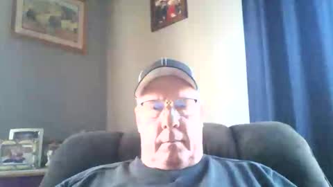 Snapshot of stew1014 chatting on 01/15/26, 04:44 bobby online show from 01/15/26, 04:44